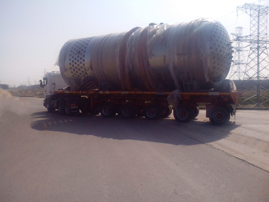 Перевозка блока защитных труб массой 96 тонн на Новоронежской АЭС-2.jpg
