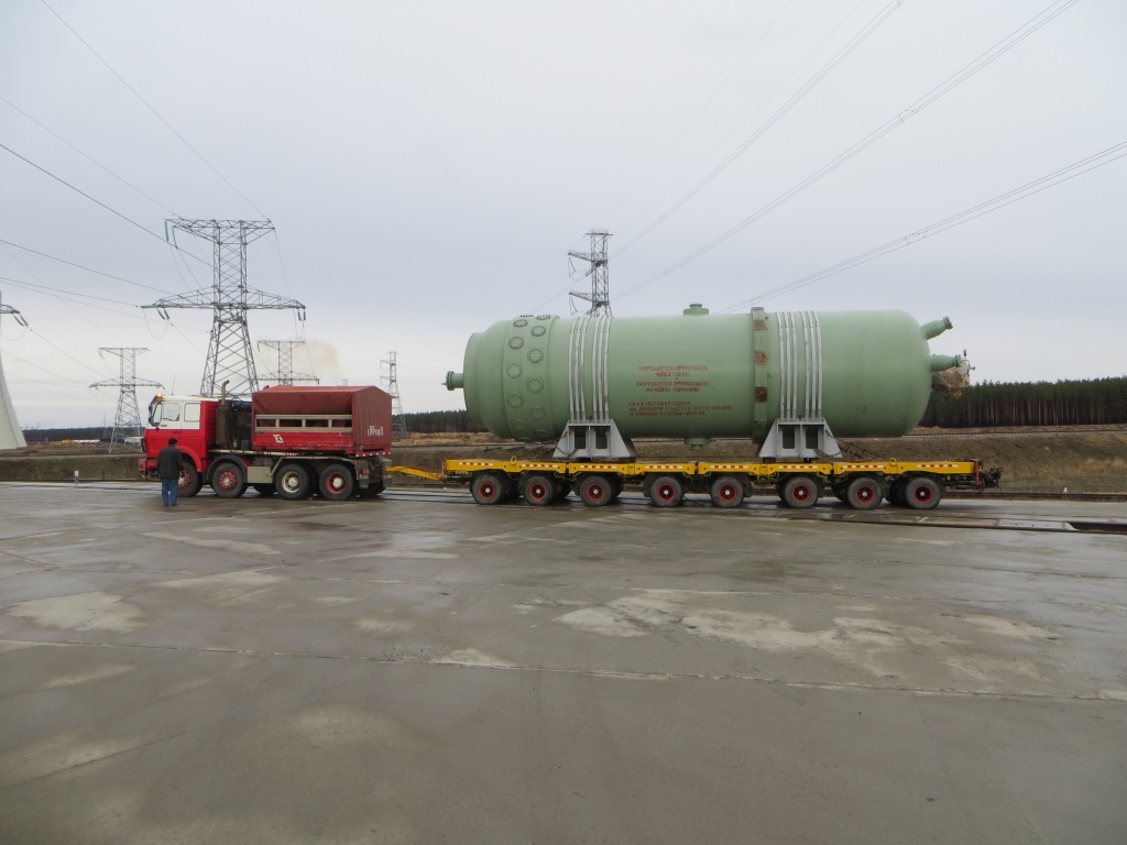 Перевозка компенсатора давления массой 220 тонн на Нововоронежской АЭС-2.jpg