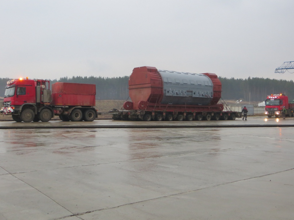 Перевозка статора турбогенератора массой 497 тонн на Нововронежской АЭС-2.jpg
